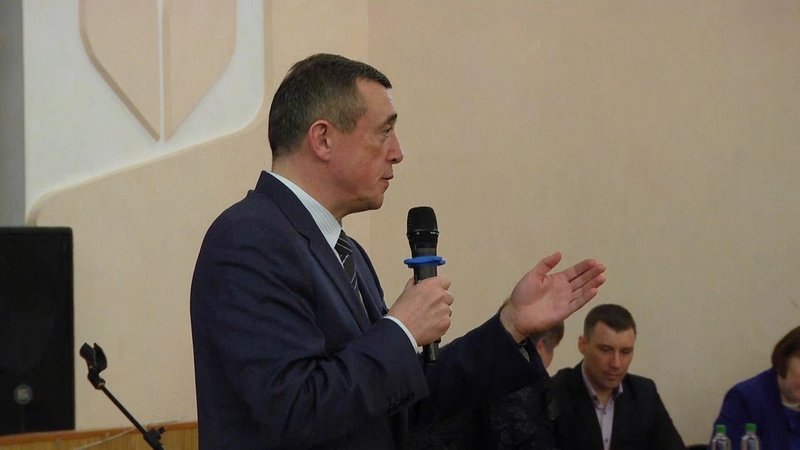 Валерий Лимаренко поручил расселить аварийные дома в Березняках за два года