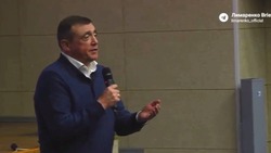 Талоны к врачу, проблемы ЖКХ и шиповник: Валерий Лимаренко выслушал жалобы жителей Южных Курил