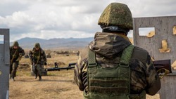 Военнослужащие с Сахалина освоили навыки по вождению боевой техники
