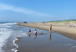 Купальный сезон официально открылся в селе Яблочное  