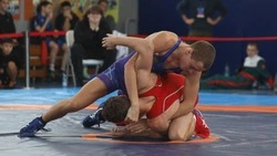 Всероссийский юношеский турнир греко-римской борьбы в Южно-Сахалинске собрал 120 спортсменов