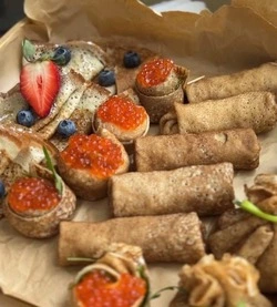 Мука, масло и магия: сахалинский фуд-блогер поделилась рецептами блинов к Масленице