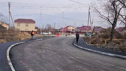 Подрядчик полностью заасфальтировал улицу Набережную в Троицком