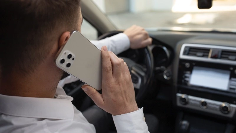 Водителям могут разрешить предъявлять права с помощью MAX