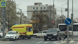 Пассажир такси пострадала в ДТП на перекрестке Комсомольской — Победы в Южно-Сахалинске  