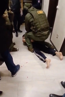 Директор фирмы из Анивского района шесть раз выстрелил в грудь своему знакомому