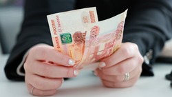 Сахалин вошел в топ-3 рейтинга регионов России по зарплатам в отраслях