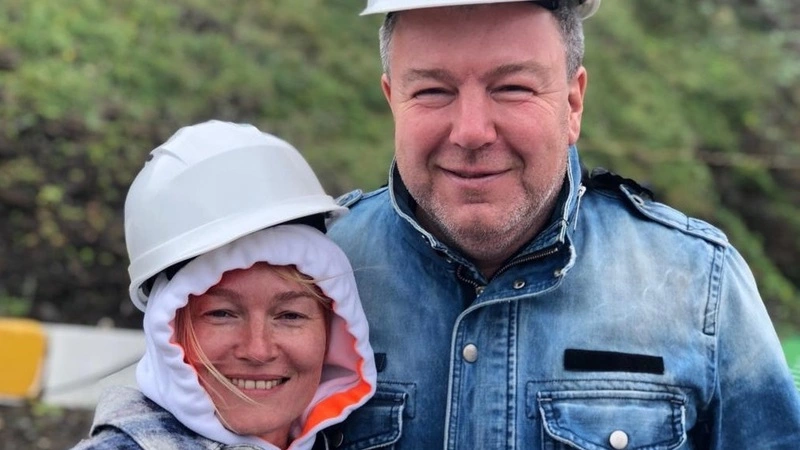 Толстоганова и Робак развлеклись вместе на маленьком морском острове