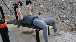 Почти половина сахалинцев считает работу главным препятствием к телу своей мечты