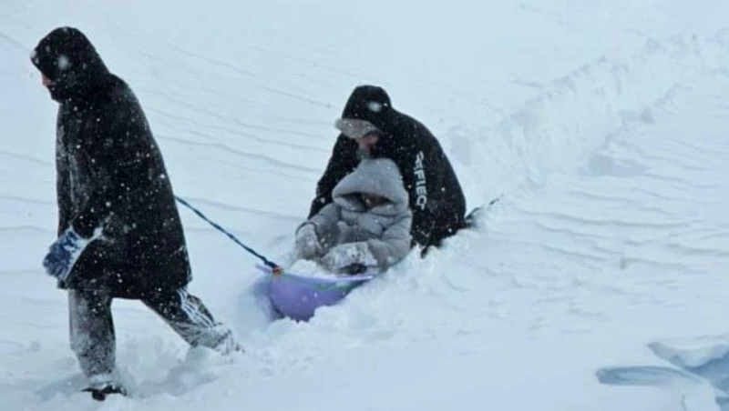 Депутат помог выбраться пенсионерке из дома после метели в Южно-Сахалинске