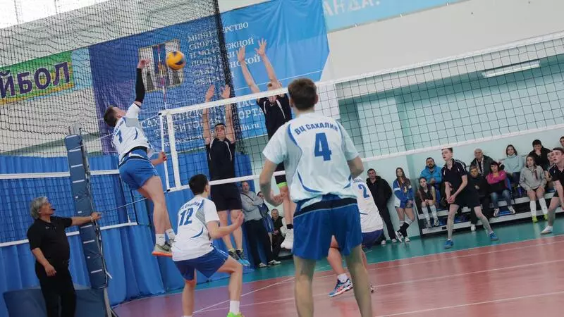 Волейбольный турнир в Южно-Сахалинске начался с сенсации