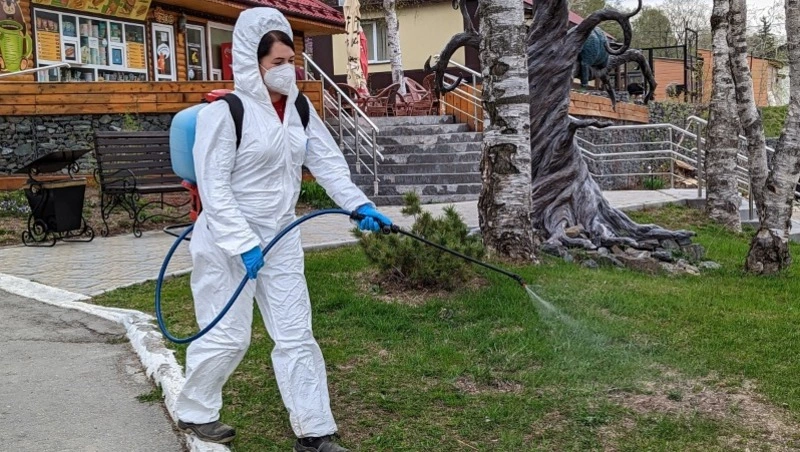 Посетителям Сахалинского зоопарка запретили рвать траву на территории учреждения