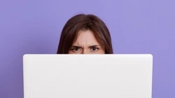 Мошенники для обмана россиян используют один лишний символ в ссылке сайта