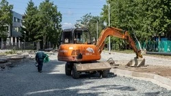 Улицу Хабаровскую в Южно-Сахалинске заасфальтируют до конца августа