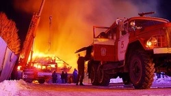 Помещение для хозяйственных нужд потушили в Южно-Сахалинске ночью 17 ноября