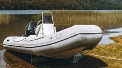Рыбак из Анивы ответит в суде за кражу лодки с мотором