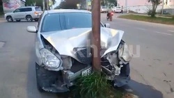 В Охе водитель иномарки влетел в столб и сразу же сбежал с места ДТП