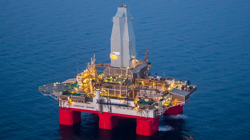 Из-за инфекции с нефтяной платформы в Охотском море эвакуировали 14 человек