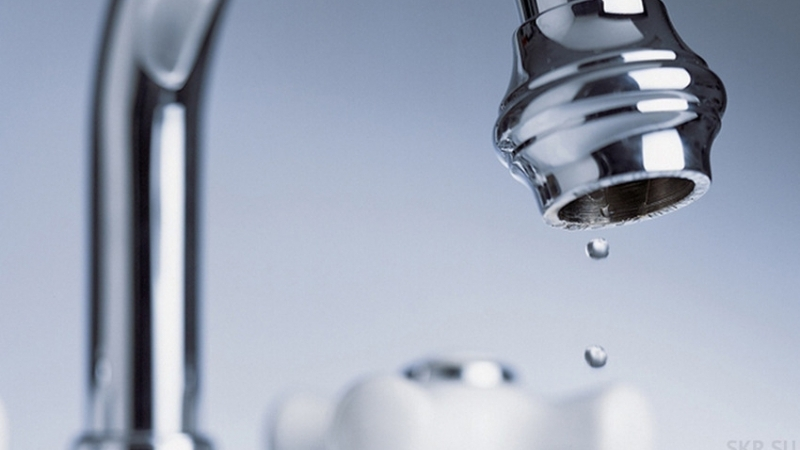 Жители Углегорска остались без воды из-за порыва на центральном водоводе