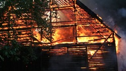 Спасатели потушили частный дом в селе Правда ночью 30 ноября