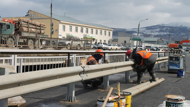 Ограничительные меры из-за коронавируса не помешают ремонтировать дороги в Южно-Сахалинске