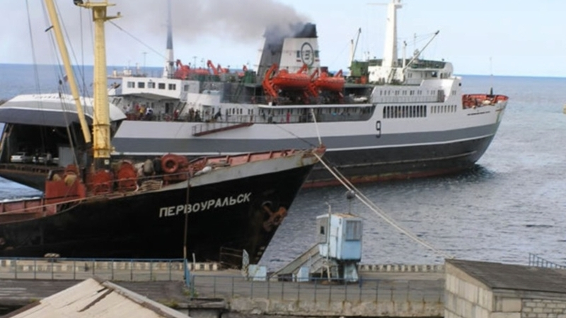 Туристы по три дня сидят в порту Ванино в ожидании парома в Холмск