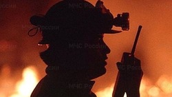 Пожарные потушили гараж в Ново-Александровске 