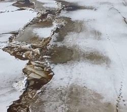 Видеофакт: большой ледоход заметили на севере Сахалина