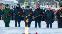 Депутат Госдумы от Сахалина почтил память павших героев в  День Неизвестного солдата
