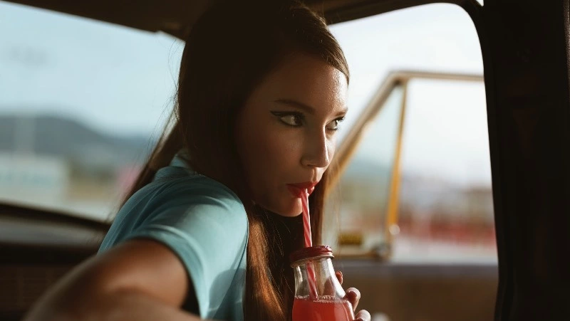 Холмчанин решил помочь пьяной незнакомке, а та угнала и разбила его машину