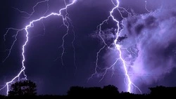 В России зарегистрировали первый случай гибели от удара молнии в 2025 году