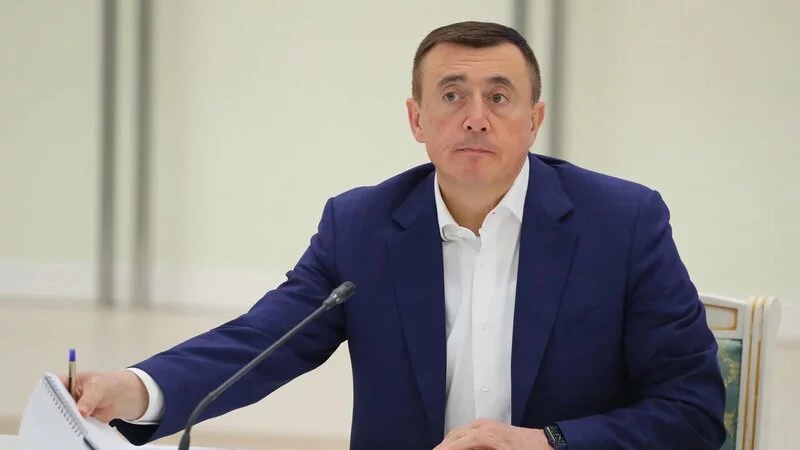 Сахалинский губернатор спас врача от соседства с алкашами и бомжами