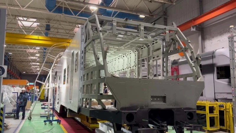 На машиностроительном заводе в Подмосковье приступили к сборке водородного поезда для Сахалина