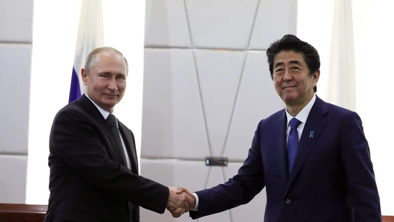 Премьер-министр Японии ждет встречи с Владимиром Путиным