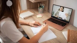 «Дистанционку» в школах продлили в трех районах Сахалинской области 