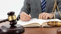 Два года колонии вместо условного срока назначили жителю Ноглик за угон и пьяную езду