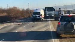 Машина скорой помощи и Toyota Land Cruiser столкнулись на выезде из Южно-Сахалинска