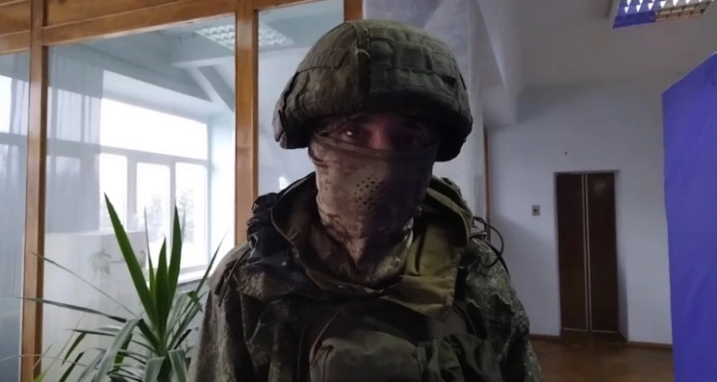 Боец из зоны СВО передал привет коллегам по работе на Сахалине