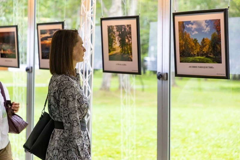 В городском парке Южно-Сахалинска открылась фотовыставка к 140-летию города