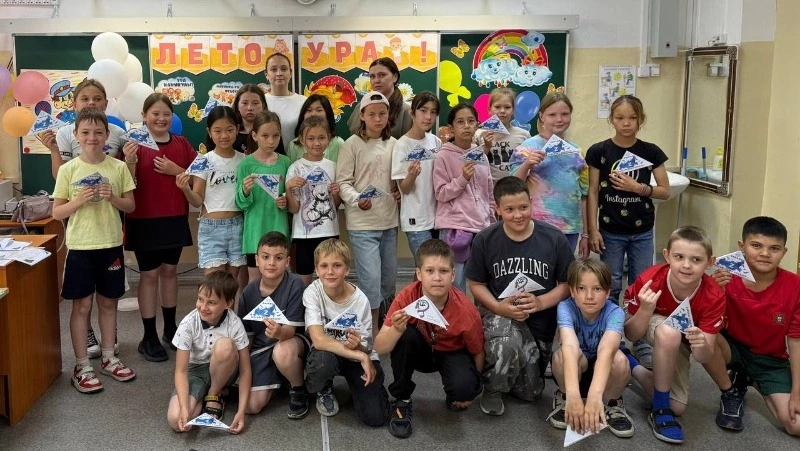 «Весточка из дома»: школьники Сахалина написали трогательные письма поддержки солдатам на передовой