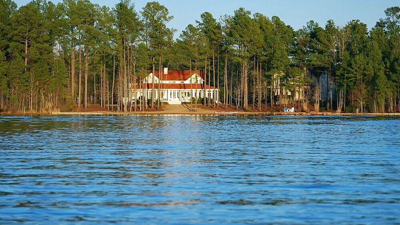 Берег озера Большое Вавайское освободят от 14 коттеджей