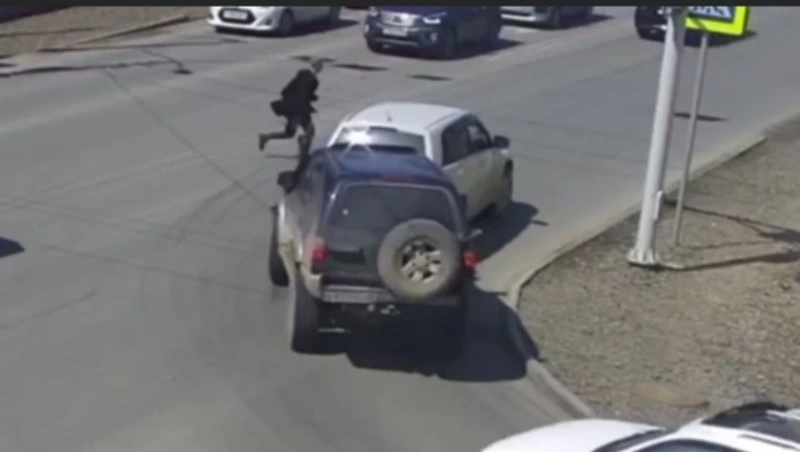 Автомобилист спас пешехода ценой бампера своей машины в Южно-Сахалинске