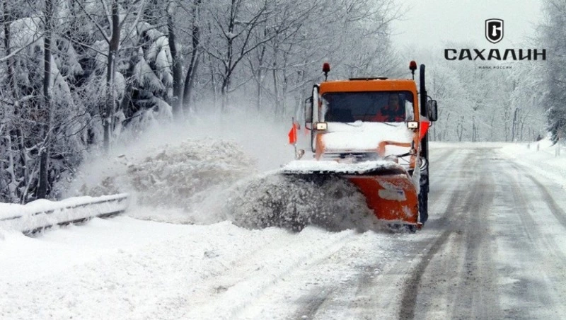 Ограничения движения сохраняются на нескольких участках трасс Сахалинской области