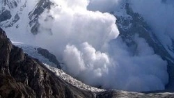 Спасатели предупредили о возможном сходе лавин на выходные в Южно-Сахалинске