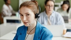 Жители Сахалина получили 18 тысяч консультаций по соцвыплатам по телефону