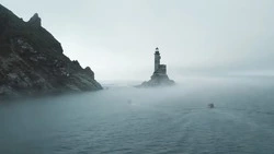 Маяк Анива показали с высоты птичьего полета в густом тумане