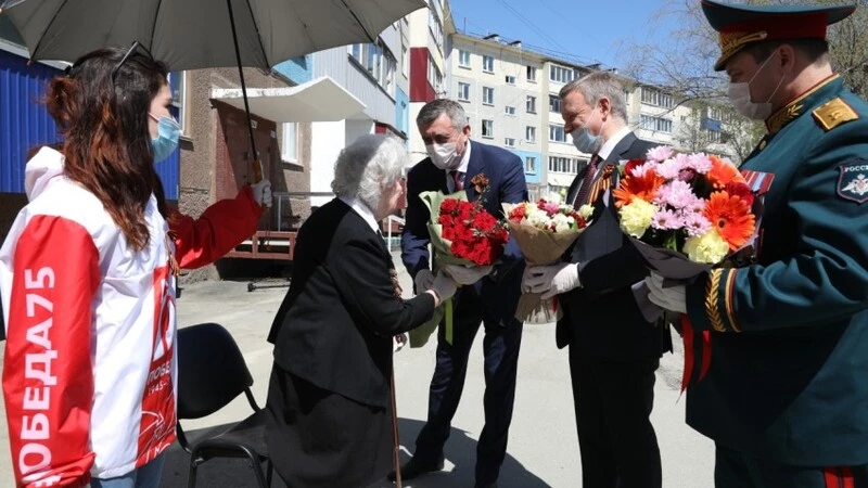 Валерий Лимаренко поздравил участницу войны Декабрину Пушкареву