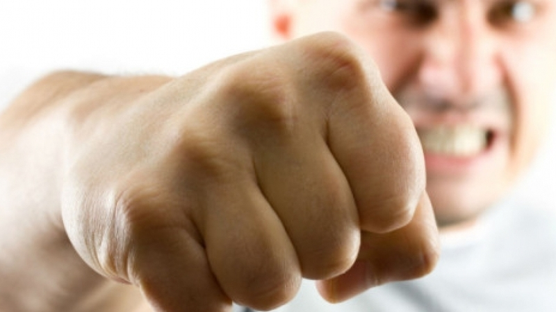 На Сахалине пьяный пенсионер до смерти забил собутыльницу