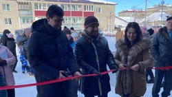 Жители ветхих домов получили ключи от новых квартир в Аниве 31 января