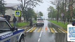 Пенсионер на велосипеде попал под колеса кроссовера в Поронайске